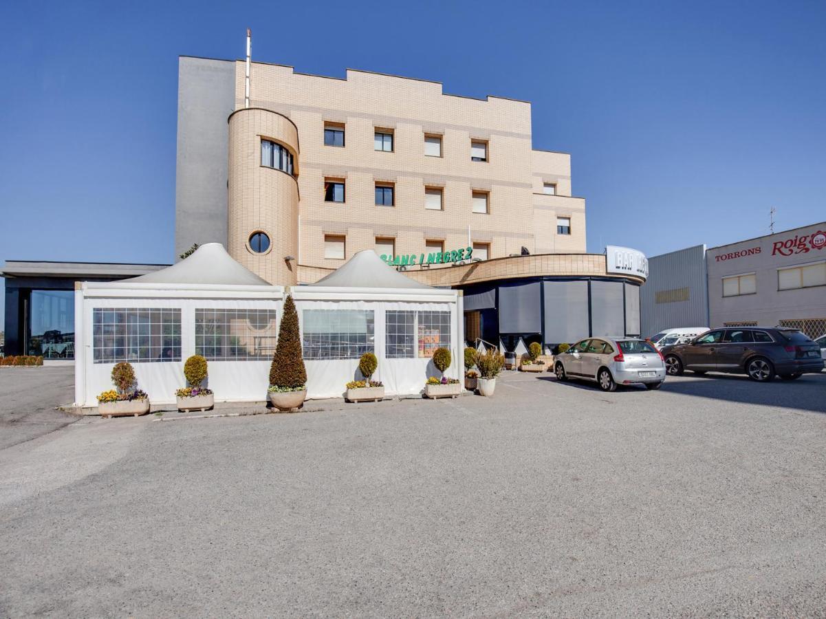 Hotel Restaurante Blanc I Negre 2 アグラムント エクステリア 写真