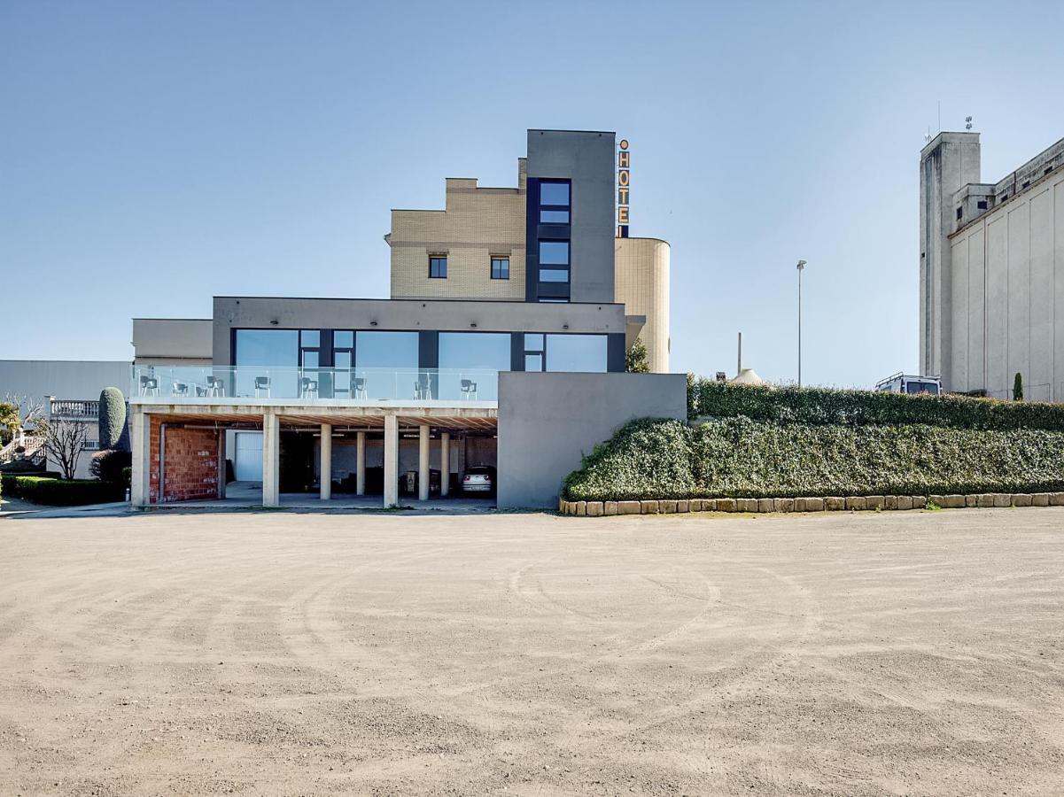 Hotel Restaurante Blanc I Negre 2 アグラムント エクステリア 写真