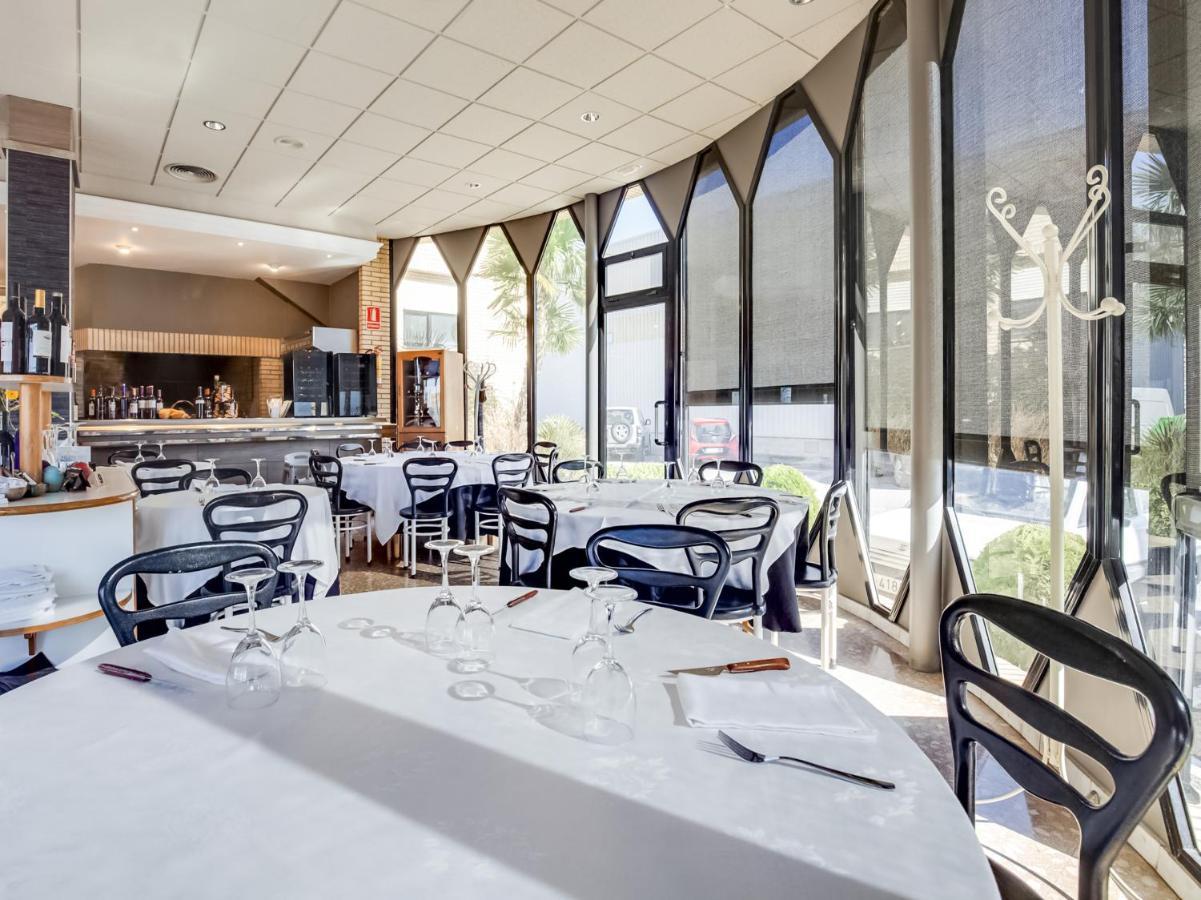 Hotel Restaurante Blanc I Negre 2 アグラムント エクステリア 写真