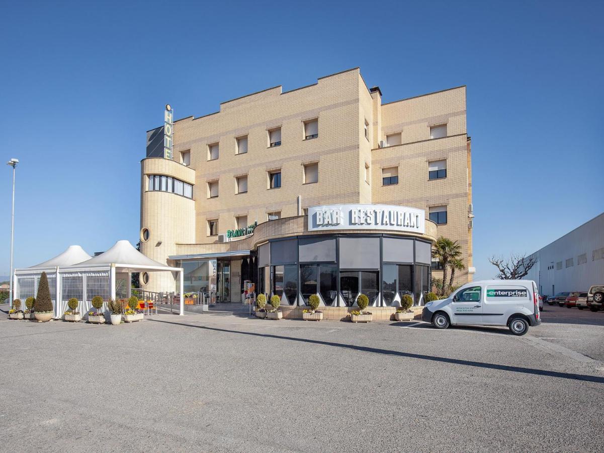 Hotel Restaurante Blanc I Negre 2 アグラムント エクステリア 写真