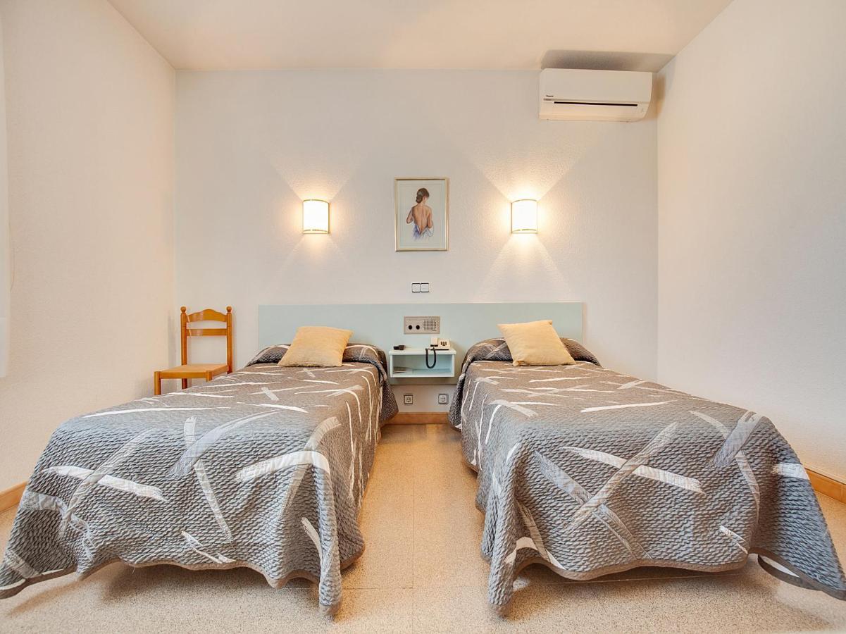Hotel Restaurante Blanc I Negre 2 アグラムント エクステリア 写真